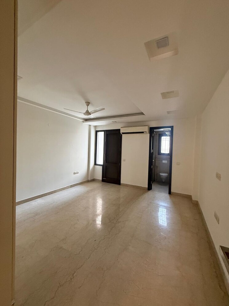 Room, greater kailash ii 3 Bedroom 2500 Sq.Ft. Builder Floor In Greater Kailash ii Delhi 9582645