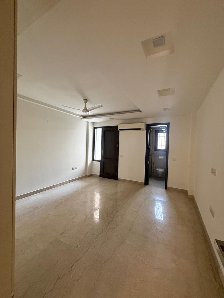 Room, greater kailash ii 3 Bedroom 2500 Sq.Ft. Builder Floor In Greater Kailash ii Delhi 9582645