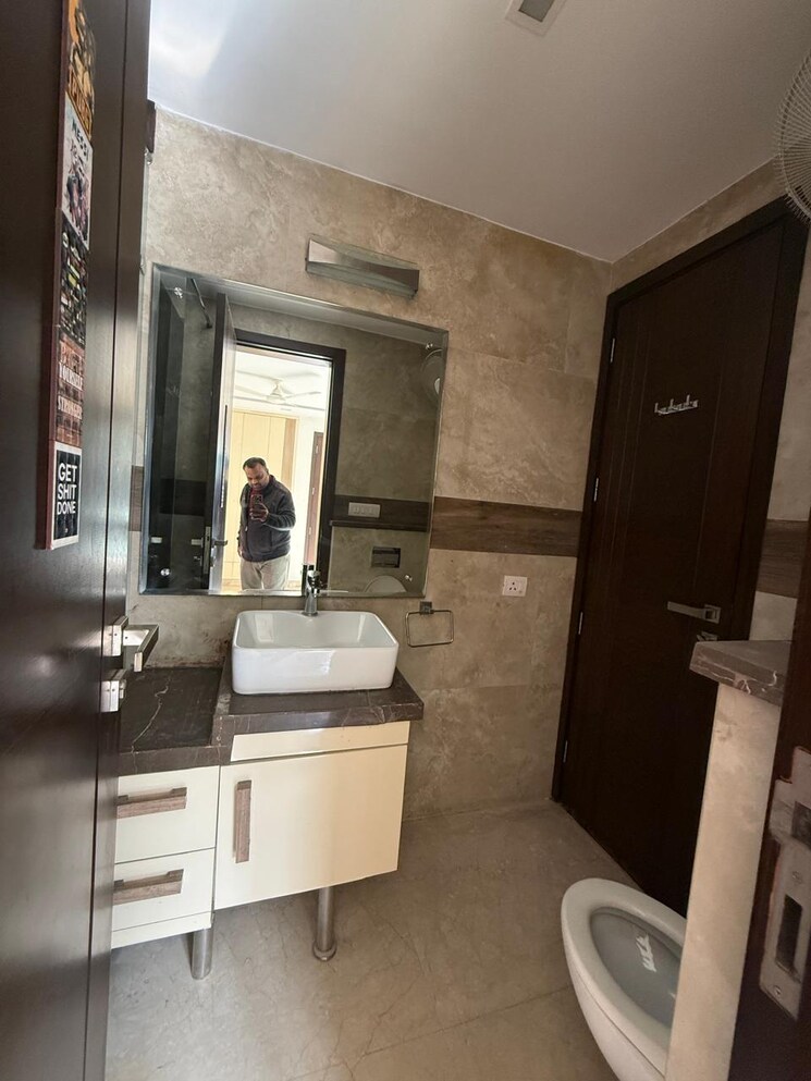 Bathroom, greater kailash ii 3 Bedroom 2500 Sq.Ft. Builder Floor In Greater Kailash ii Delhi 9582645