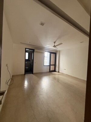 Room in 3 BHK Builder Floor at Greater Kailash ii – for Rent