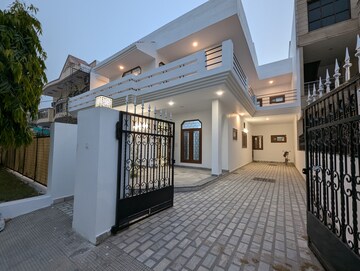 5 BHK Independent House For Rent in Krishna Palace Faridabad, Sector 15a