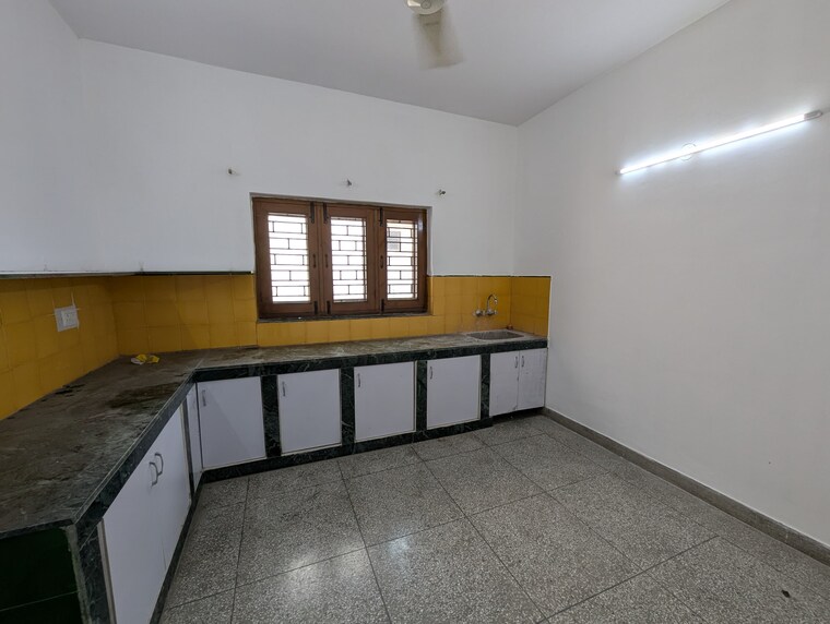 Bedroom, krishna-palace-faridabad 5 Bedroom 350 Sq.Yd. Independent House In Sector 15a Faridabad 9582654