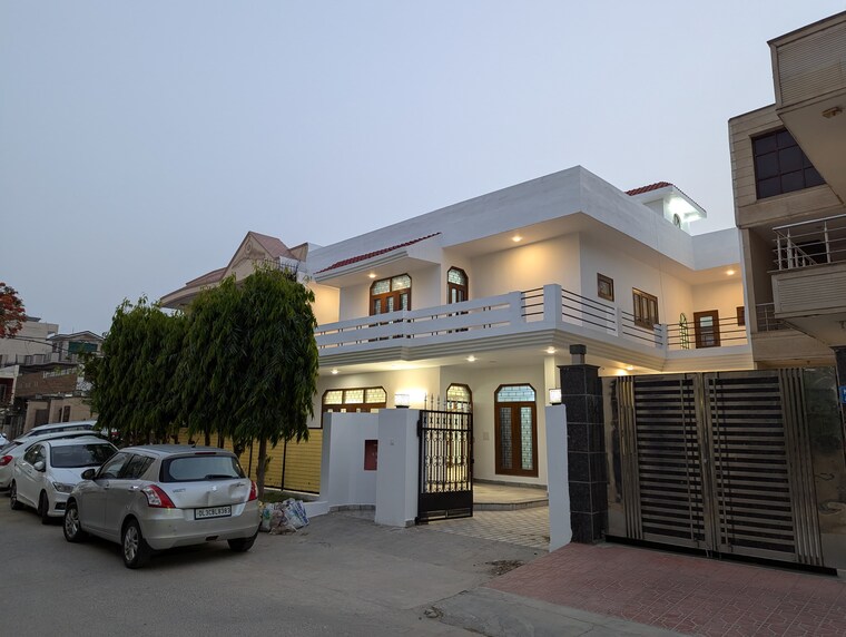 Exterior View, krishna-palace-faridabad 5 Bedroom 350 Sq.Yd. Independent House In Sector 15a Faridabad 9582654