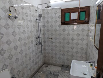 Bathroom in 5 BHK Independent House at Krishna Palace Faridabad, Sector 15a – for Rent