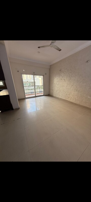 Room in 3 BHK Apartment at Antriksh Golf View, Sector 78 – for Rent