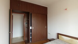 Room in 3 BHK Apartment at Eden Woods complex, Manpada – for Rent