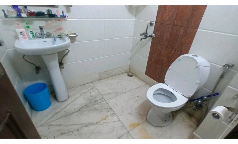 Bathroom, lajpat nagar iii 3 Bedroom 1800 Sq.Ft. Builder Floor In Lajpat Nagar Iii Delhi 9582701