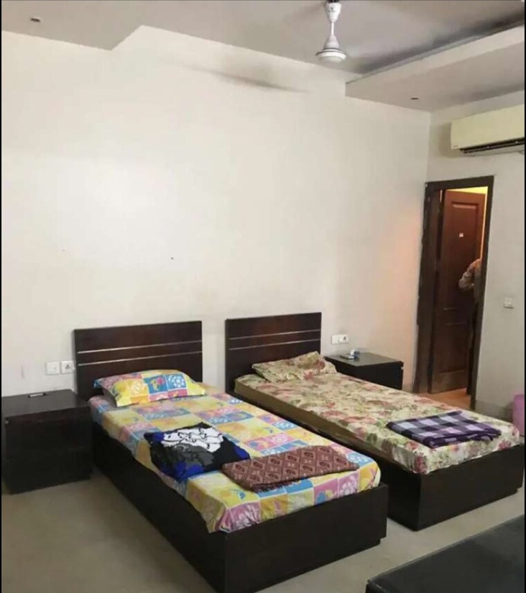 Bedroom, sector 44 Pg For Boys & Girls In Sector 44 9582735