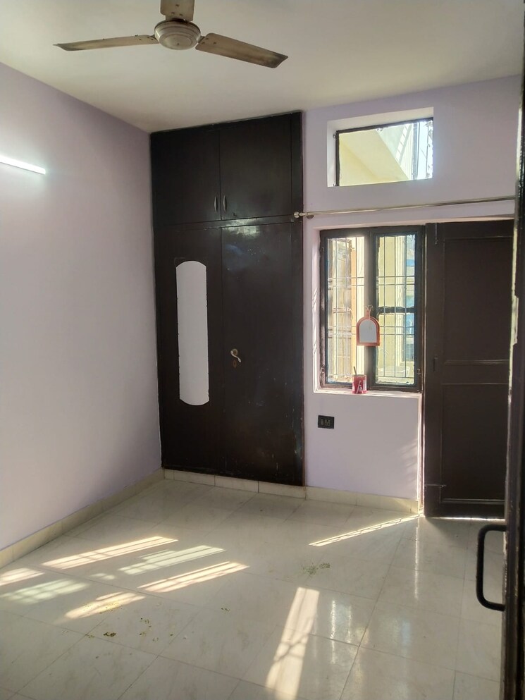 Room, rwa-apartments-sector-12 1.5 Bedroom 650 Sq.Ft. Builder Floor In Sector 12 Noida 9582747