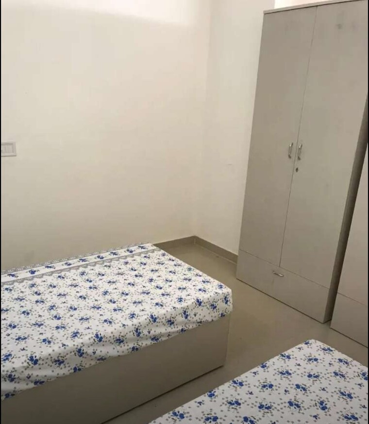 Bedroom, sector 132 Pg For Boys & Girls In Sector 132 9582748