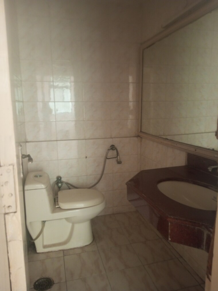 Bathroom, ansal-celebrity-suites 1 Bedroom 732 Sq.Ft. Builder Floor In Sector 2 Gurgaon 9582765