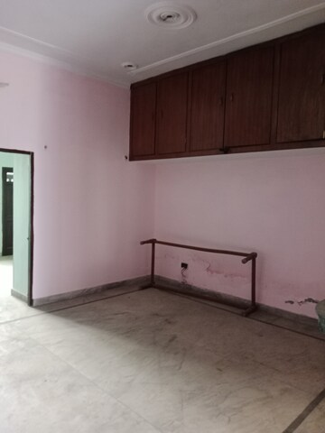 Room in 2 BHK Builder Floor at Sector 18 – for Rent