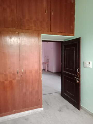 Room in 2 BHK Builder Floor at Sector 18 – for Rent