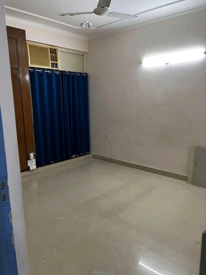 Room in 3 BHK Apartment at Piyush Heights, Sector 89 – for Rent