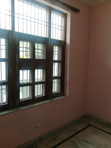 Room in 2 BHK Builder Floor at Sector 18 – for Rent