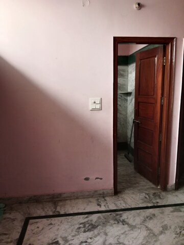 Room in 2 BHK Builder Floor at Sector 18 – for Rent