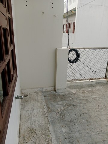 Room in 2 BHK Builder Floor at Sector 18 – for Rent