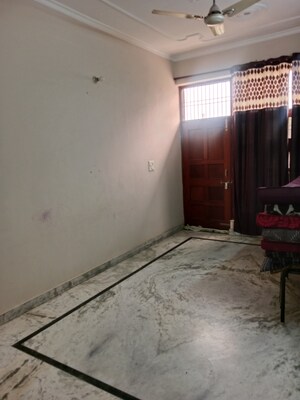 Room in 2 BHK Builder Floor at Sector 18 – for Rent