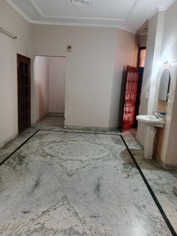 Room in 2 BHK Builder Floor at Sector 18 – for Rent