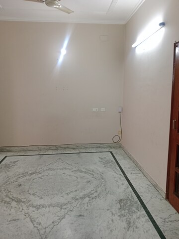 Room in 2 BHK Builder Floor at Sector 18 – for Rent