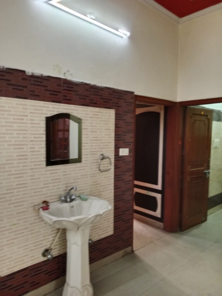 Bathroom, sector 18 3 Bedroom 1986 Sq.Ft. Builder Floor In Sector 18 Panipat 9582773
