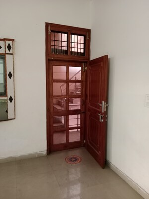 Room in 3 BHK Builder Floor at Sector 18 – for Rent