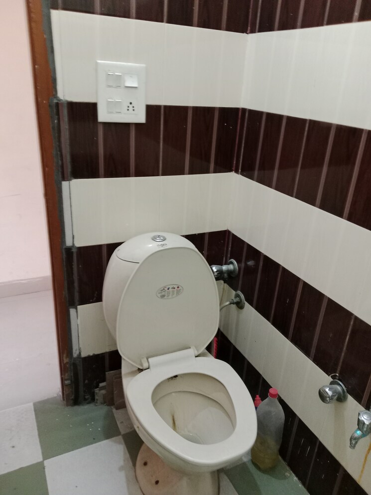 Bathroom, sector 18 3 Bedroom 1986 Sq.Ft. Builder Floor In Sector 18 Panipat 9582773