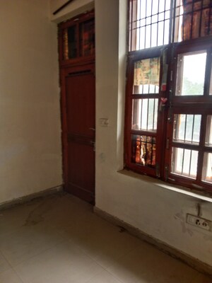 Room in 3 BHK Builder Floor at Sector 18 – for Rent