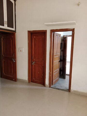 Room in 3 BHK Builder Floor at Sector 18 – for Rent