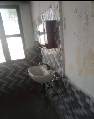 Bathroom in 1 BHK Independent House at Aliganj – for Rent
