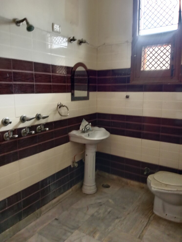 Attached Bathroom, sector 18 3 Bedroom 1986 Sq.Ft. Builder Floor In Sector 18 Panipat 9582773