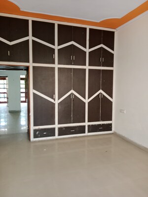 Room in 3 BHK Builder Floor at Sector 18 – for Rent