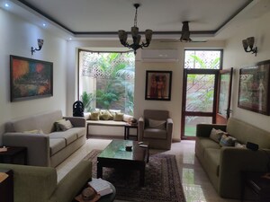 Master Bedroom in 6 BHK Independent House at RWA Apartments Sector 39, Sector 39 – for Sale