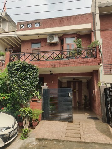 6 BHK Independent House – Exterior View View at RWA Apartments Sector 39, Sector 39 - for Sale