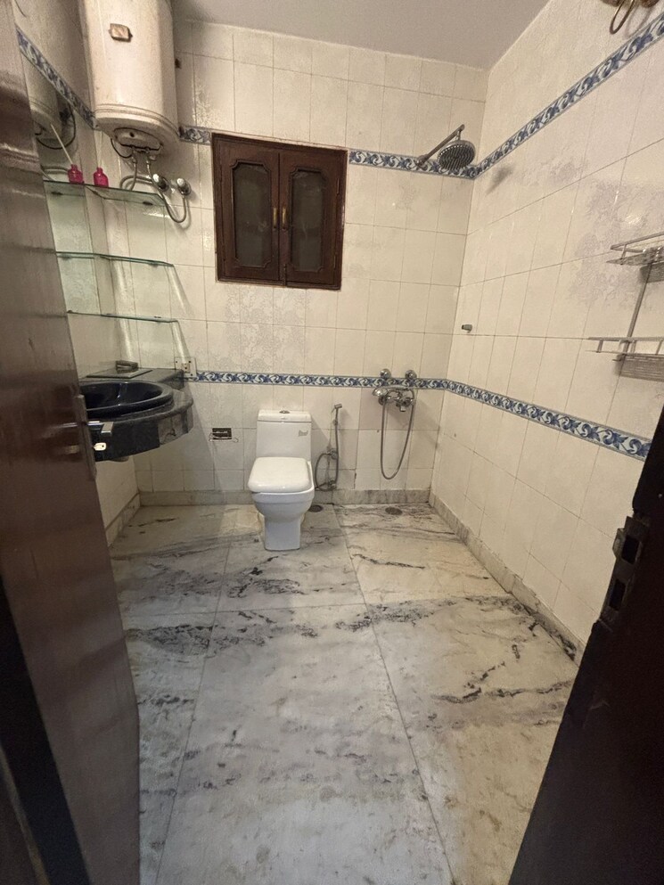 Kitchen, sainik farm 3 Bedroom 1980 Sq.Ft. Independent House In Sainik Farm Delhi 9582802