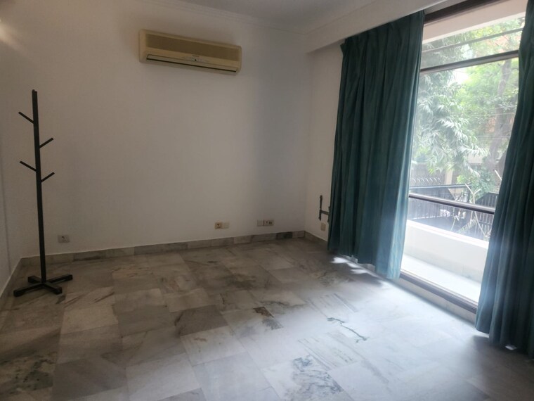 Room, anand lok 3 Bedroom 400 Sq.Yd. Builder Floor In Anand Lok Delhi 9582822