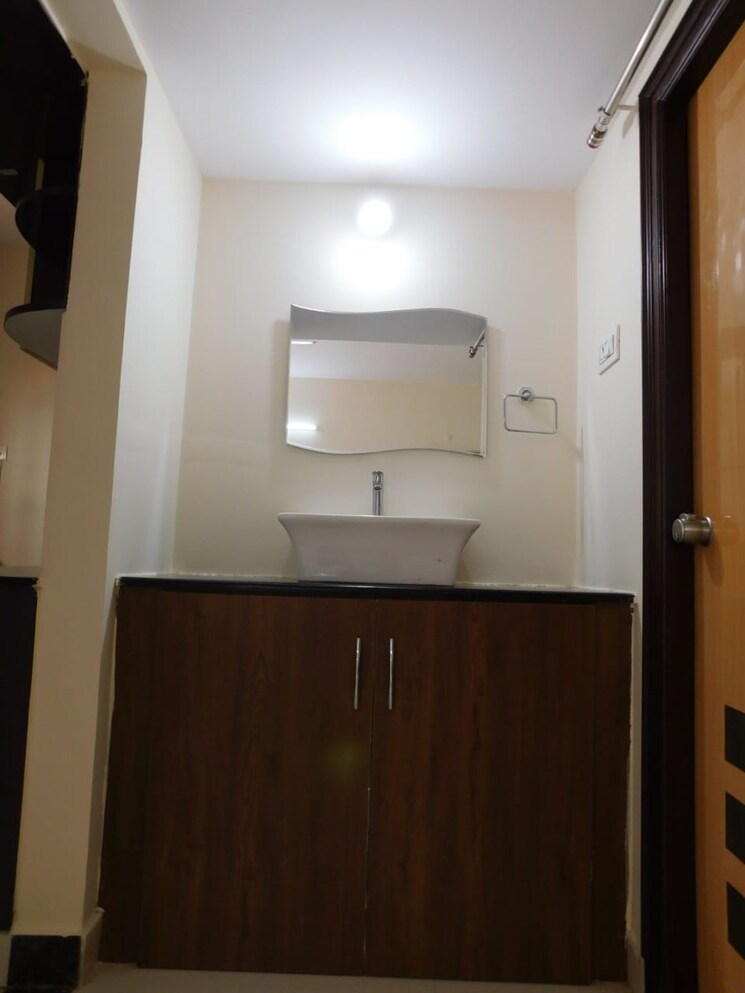 Bathroom, kondapur 3 Bedroom 1800 Sq.Ft. Builder Floor In Kondapur Hyderabad 9582830
