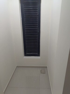 Bathroom in 2 BHK Apartment at Marathon Monte Vista, Mulund West – for Rent