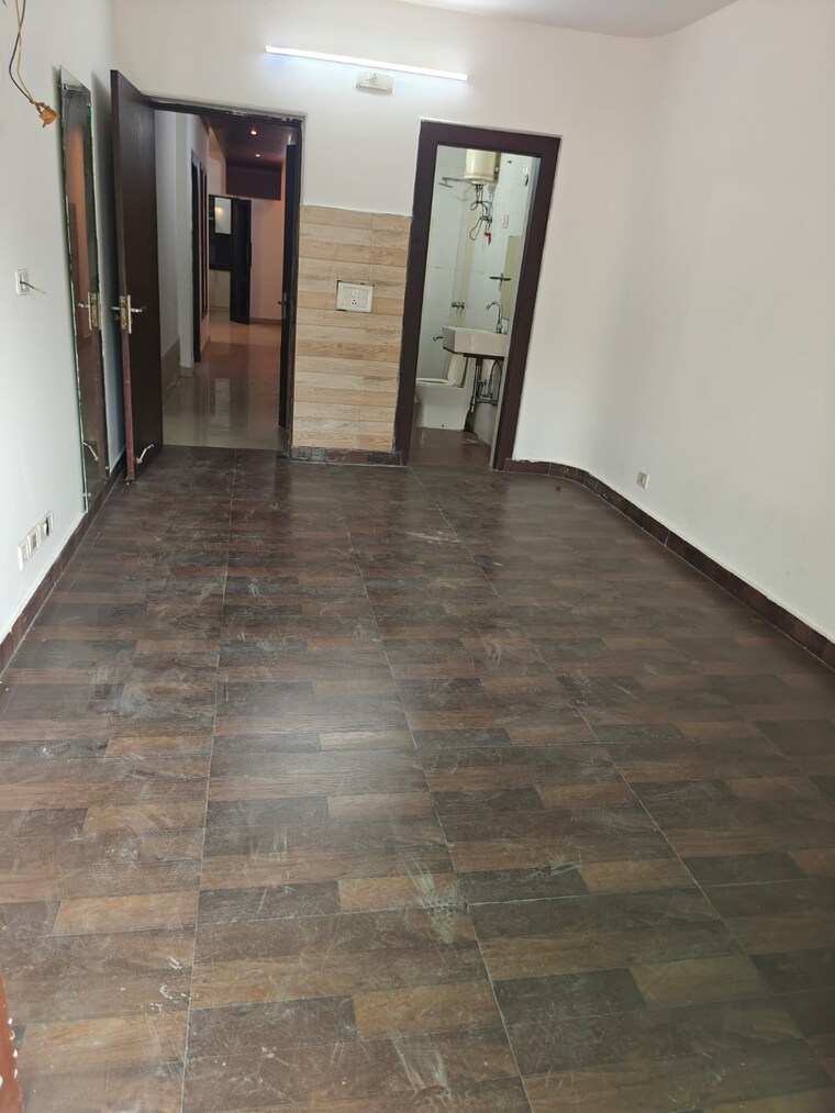 Room, greater kailash ii 3 Bedroom 200 Sq.Yd. Builder Floor In Greater Kailash ii Delhi 9582840