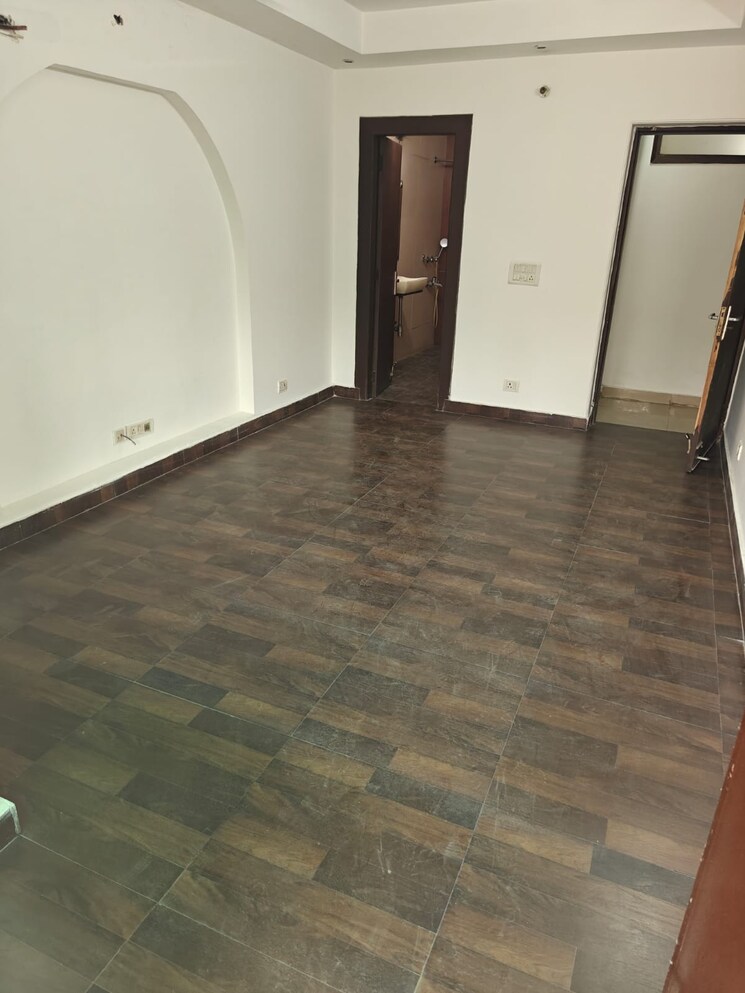 Room, greater kailash ii 3 Bedroom 200 Sq.Yd. Builder Floor In Greater Kailash ii Delhi 9582840