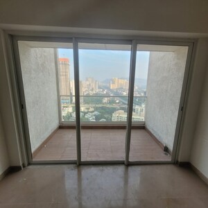 Room in 3.5 BHK Apartment at Indiabulls One Indiabulls, Pokhran Road No Two – for Rent