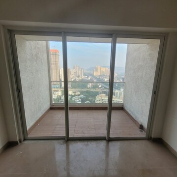 Room in 3.5 BHK Apartment at Indiabulls One Indiabulls, Pokhran Road No Two – for Rent