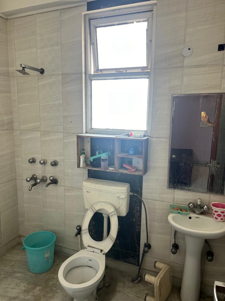 Bathroom, rwa-apartments-sector-12 1 Bedroom 60 Sq.Yd. Builder Floor In Sector 12 Noida 9582852