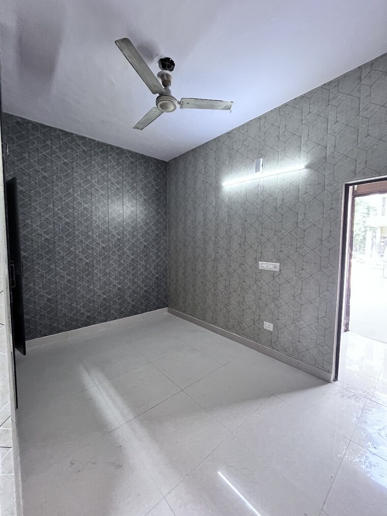 Room, rwa-apartments-sector-12 1 Bedroom 60 Sq.Yd. Builder Floor In Sector 12 Noida 9582852