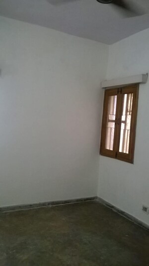 Room in 1 BHK Builder Floor at RWA Apartments Sector 19, Sector 19 – for Rent