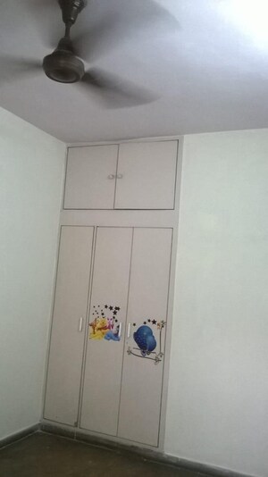 Furnished Amenities in 1 BHK Builder Floor at RWA Flats Pocket 40, Kalkaji – for Rent