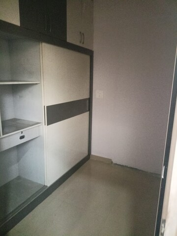 Study Room in 2.5 BHK Apartment at Ratan Pearls, Sector 16 Greater Noida – for Rent