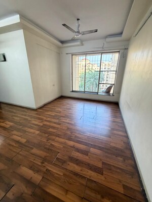 Room in 4 BHK Apartment at SD Epsilon, Kandivali East – for Rent