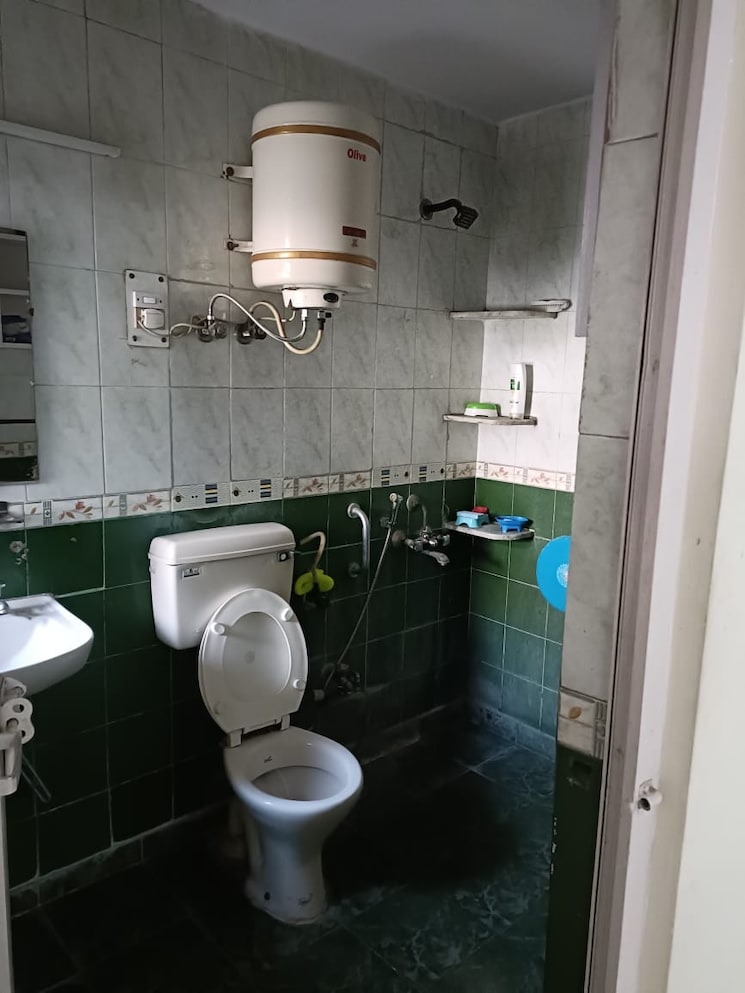 Attached Bathroom, vasundhara enclave 3 Bedroom 1300 Sq.Ft. Apartment In Vasundhara Enclave Delhi 9582989