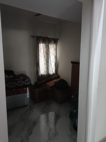 Room in 3 BHK Apartment at Vasundhara Enclave – for Rent